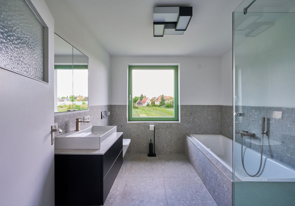 Foto eines Einfamilienhauses, Interieur Badezimmer