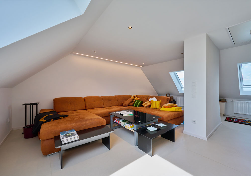 Foto eines Einfamilienhauses, Interieur, erster Stock, Wohnlandschaft