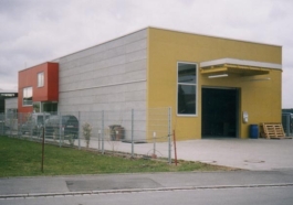 Foto eines Werkstattgebäudes 