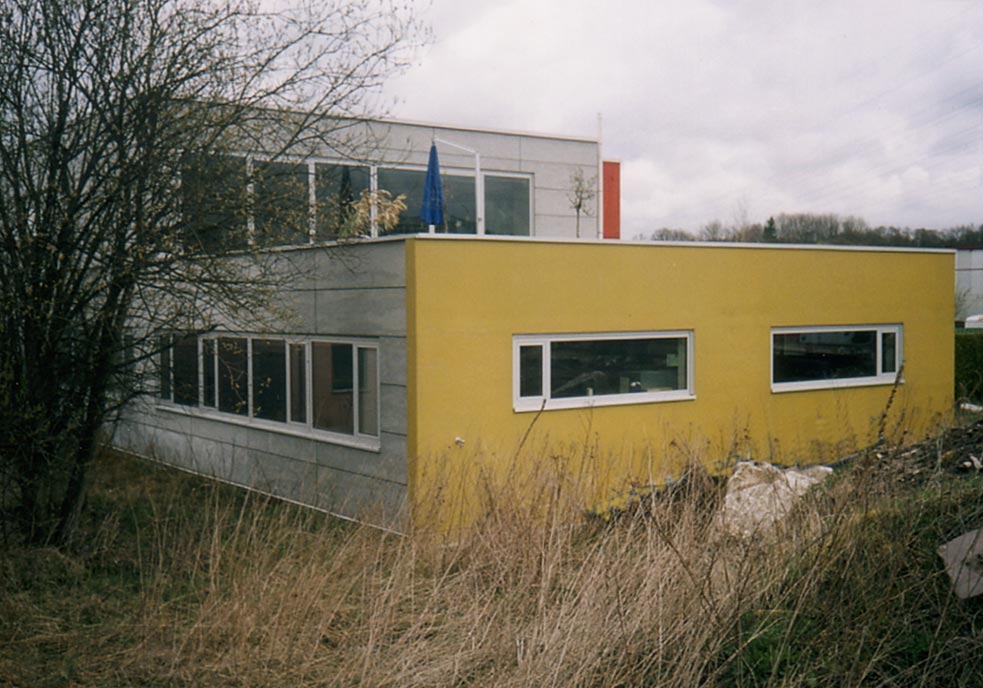 Foto eines Werkstattgebäudes