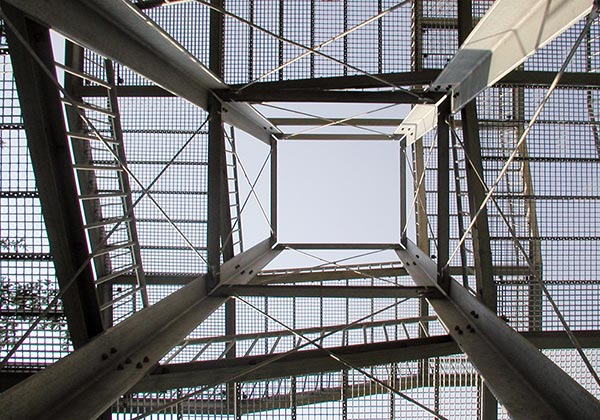 Foto einer Außentreppe an der Musikhochschule Nürnberg 