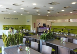 Foto einer Kantine in einer Firma, innen 